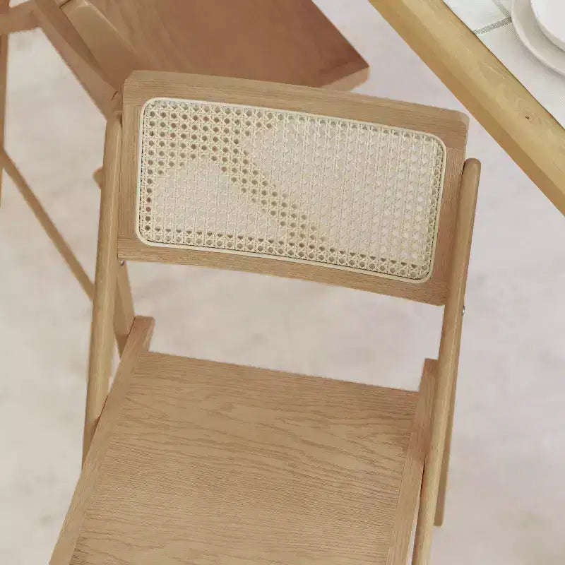 Set di 2 sedie pieghevoli in canna rattan con telaio e seduta in legno massello e schienale in rattan intrecciato traspirante